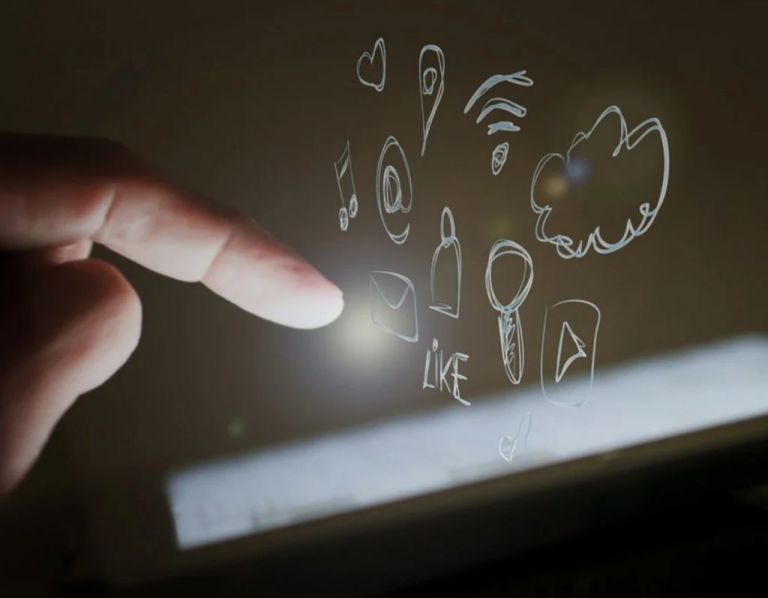 Facebook : Πληρώνει τους χρήστες να κλείσουν τους λογαριασμούς τους πριν από τις εκλογές στις ΗΠΑ