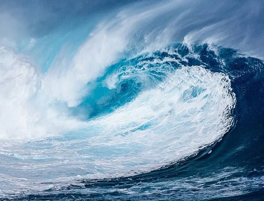 Τεράστια κύματα : Αν δείτε αυτά τα βίντεο δε θα θέλετε να ξαναμπείτε στη θάλασσα