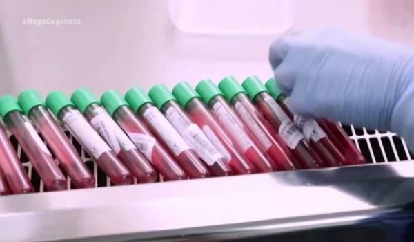 «Στοπ» στο εμβόλιο της Οξφόρδης λόγω επιπλοκών σε ασθενή