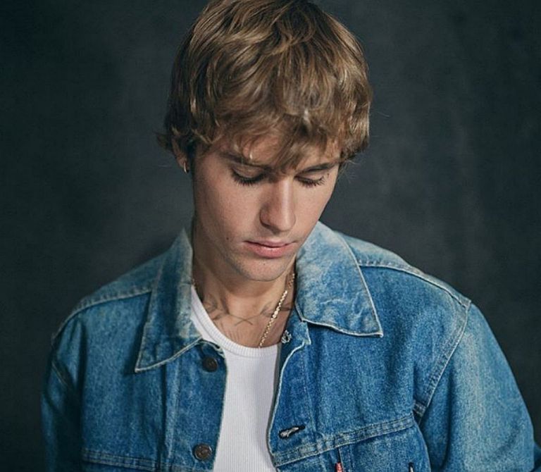 Justin Bieber : Δείτε τέλειο tattoo που έκανε στον λαιμό του