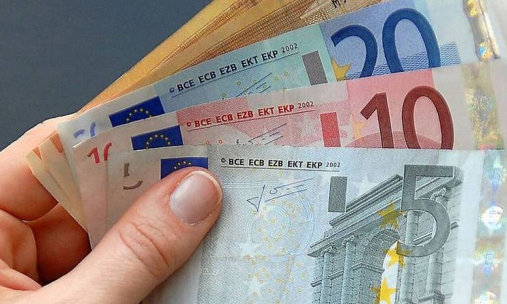 Επίδομα 534 ευρώ : Ξεκινούν οι αιτήσεις για τον μήνα Ιούλιο - Ποιοι πρέπει να υποβάλουν
