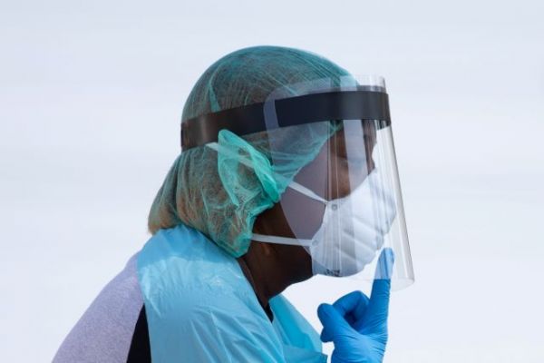 Κοροναϊός: Πρωτότυπη θεωρία Αμερικανών – Η μάσκα λειτουργεί και ως άτυπο «εμβόλιο»