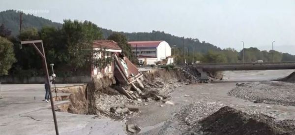 Ιανός : Αποκλεισμένοι 13 οικισμοί στην Καρδίτσα – Συνεχίζονται οι έρευνες για την αγνοούμενη φαρμακοποιό