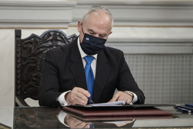 Αυτός είναι ο επενδυτής με κοροναϊό που έβαλε σε καραντίνα τρεις υπουργούς