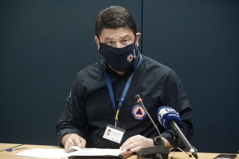 Η απάντηση Χαρδαλιά μετά το σάλο για το χειροφίλημα σε ιερέα