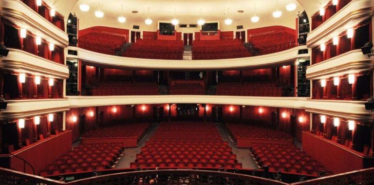 Σε συνθήκες κοροναϊού σηκώνει αυλαία η φημισμένη Λαϊκή Όπερα της Βιέννης