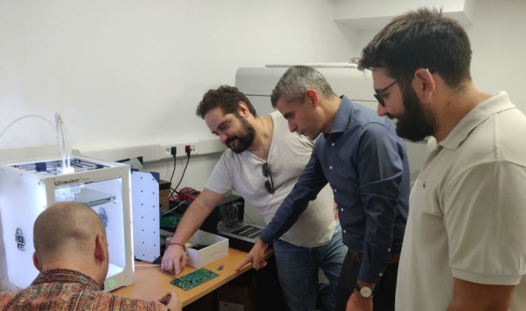 Θεσσαλονικείς έφτιαξαν Η/Υ που χωράει στο… πορτοφόλι μας – Πώς λειτουργεί