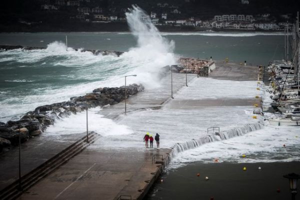 Καιρός: Πόσο πιθανό είναι να «χτυπήσει»  μεσογειακός κυκλώνας τη χώρα μας – Πρόγνωση meteo