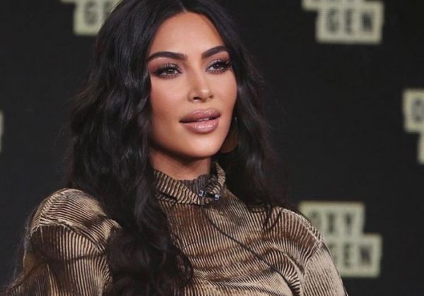 Η Κιμ Καρντάσιαν πήρε το όπλο της – Επίθεση κατά Ερντογάν για την κρίση στον Καύκασο