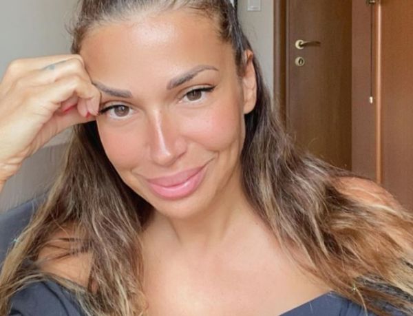 Ελένη Χατζίδου : Αποχαιρετά το καλοκαίρι με τον πιο «καυτό» τρόπο