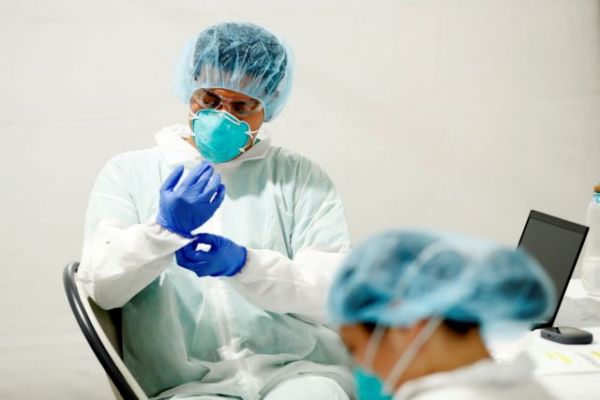 Κοροναϊός : Δυσοίωνες προβλέψεις για 2.000 κρούσματα την ημέρα – Πιθανό και νέο lockdown