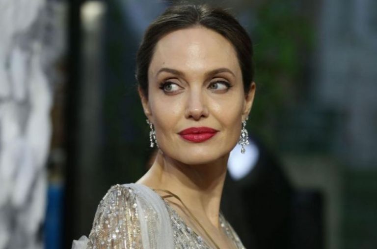 Αντζελίνα Τζολί : H συγκινητική δωρεά σε παιδιά που πουλούν λεμονάδες για την Υεμένη