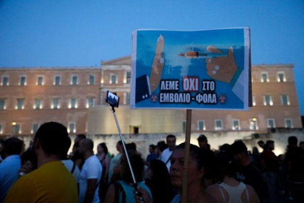 Οι συνομωσιολόγοι βγήκαν και πάλι στους δρόμους – Ένταση στο Σύνταγμα [Εικόνες]