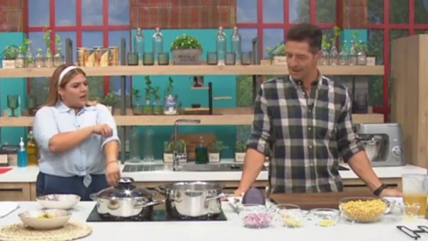 «Πάμε Δανάη!»: Μαγειρεύοντας ρεβιθάδα με τον Απόστολο Ρουβά