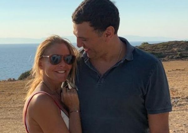 Τζένη Μπαλατσινού : Το εντυπωσιακό δώρο του Βασίλη Κικίλια για τη γιορτή της