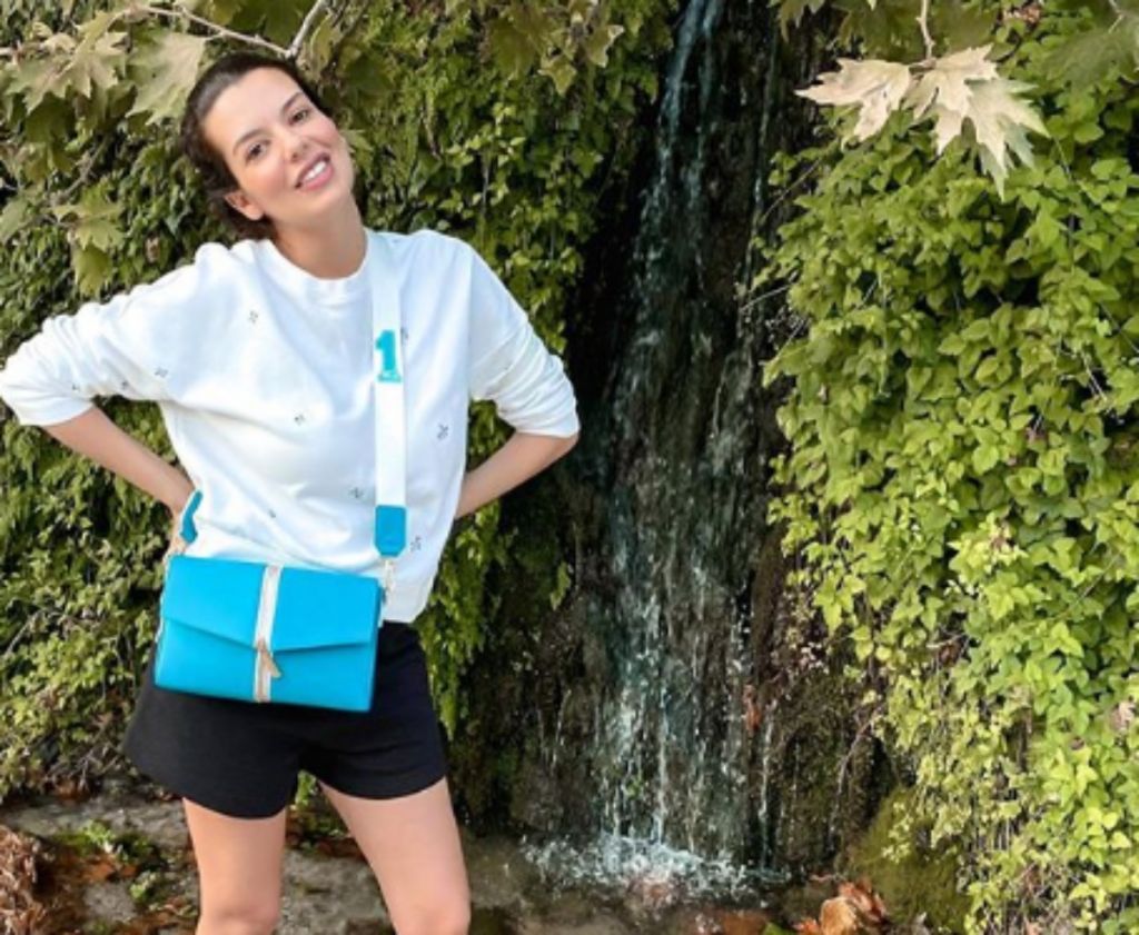 Νικολέττα Ράλλη: Βόλτες στο κέντρο της Αθήνας με την κορούλα της