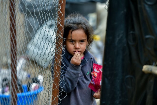 OHE: Ο κοροναϊός κινδυνεύει να περιορίσει την πρόσβαση των παιδιών μεταναστών στην εκπαίδευση