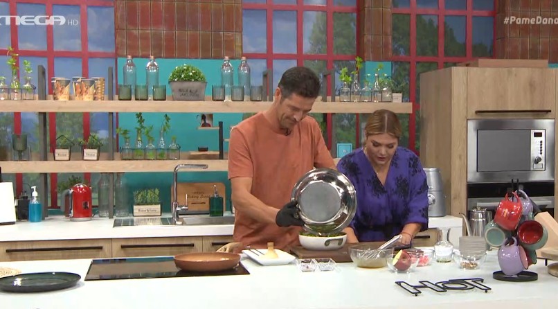 «Πάμε Δανάη!»: Ομελέτα με δροσερή σαλάτα από τον Απόστολο Ρουβά