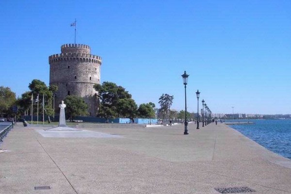 Θεσσαλονίκη: Έσπασαν την καραντίνα και έκοβαν βόλτες ακάθεκτοι