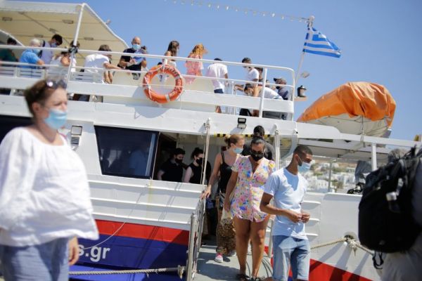 Σε «καραντίνα» ελληνικά νησιά από Ολλανδία-Βρετανία: Παρέμβαση του υπ. Τουρισμού ζητάει η αντιπολίτευση