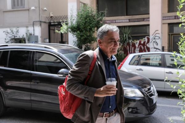 Ύφεση 15,2% – Τσακαλώτος : Η οικονομία καταρρέει και η κυβέρνηση εθελοτυφλεί