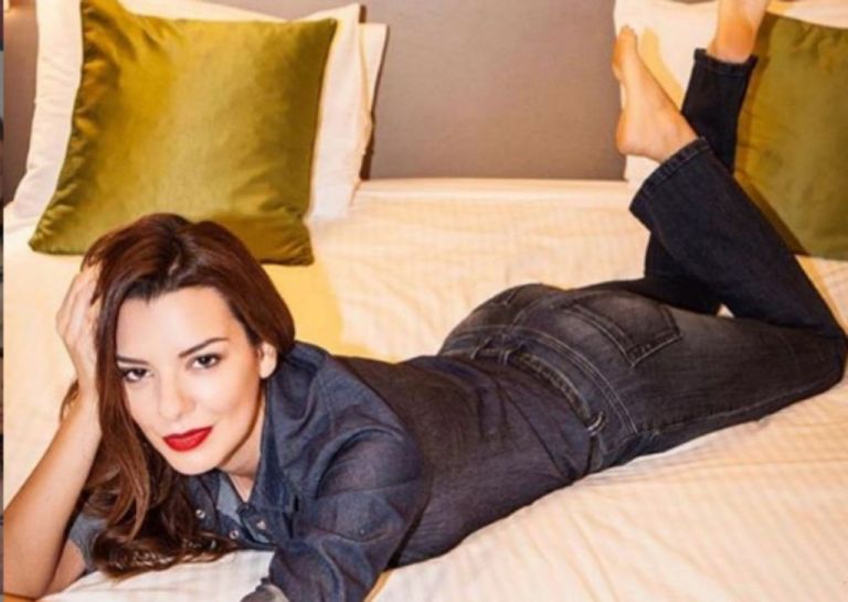 Νικολέττα Ράλλη: Ανέβασε φωτογραφία έκπληξη από τα μαθητικά της χρόνια