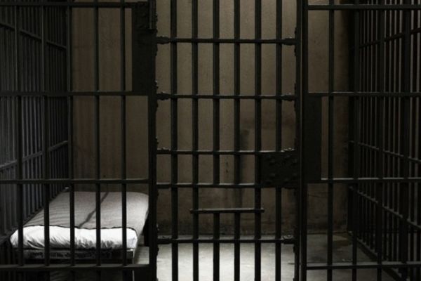 Τολμάμε να σπάσουμε το απόστημα των φυλακών