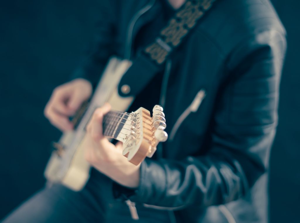 Τα 100 «top» τραγούδια της ροκ μουσικής σκηνής που θα σας συγκινήσουν – Βίντεο