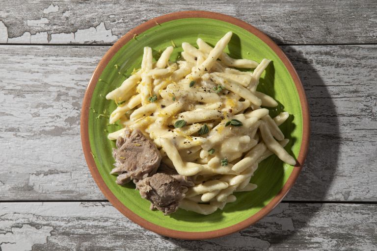 Σκιουφιχτά με κρέμα κρητικής γραβιέρας και μαραθόσπορο