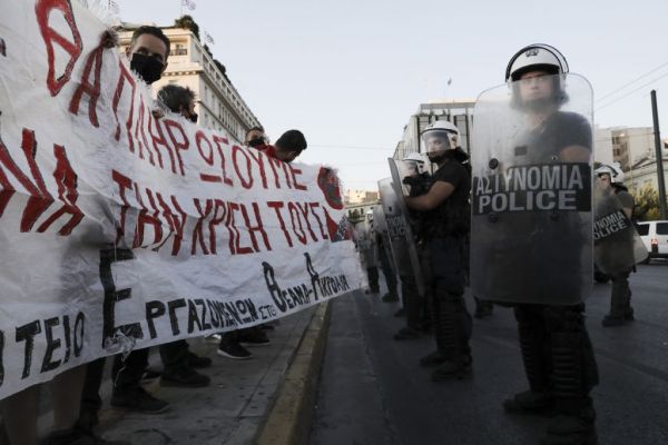 Κοροναϊός: Καλλιτέχνες διαδήλωσαν στο Σύνταγμα για τα περιοριστικά μέτρα – «Βρεθήκαμε σε αναγκαστική ανεργία»