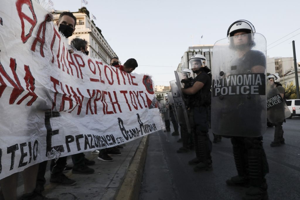 Κοροναϊός: Καλλιτέχνες διαδήλωσαν στο Σύνταγμα για τα περιοριστικά μέτρα - «Βρεθήκαμε σε αναγκαστική ανεργία»