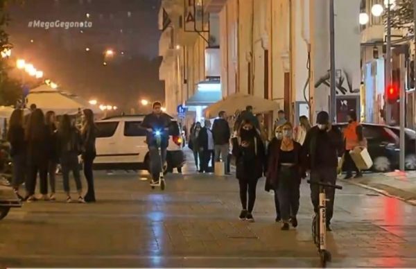 Κοροναϊός : Συνωστισμός μέχρι την ύστατη στιγμή στη Θεσσαλονίκη