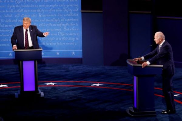 Ο κοροναϊός γκρεμίζει τον Τραμπ – «Περίπατο» Μπάιντεν δείχνει δημοσκόπηση μετά την εισαγωγή στο νοσοκομείο