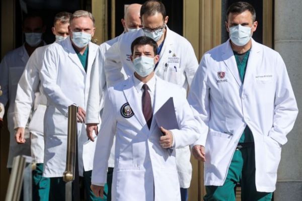 Γιατροί Τραμπ : Δεν έχει αναρρώσει πλήρως από τον κοροναϊό – Θα συνεχίσει τη θεραπεία