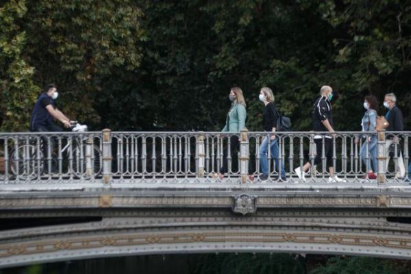 Κοροναϊός : Τρομοκρατημένοι οι κάτοικοι στις «κόκκινες» περιοχές της Αθήνας