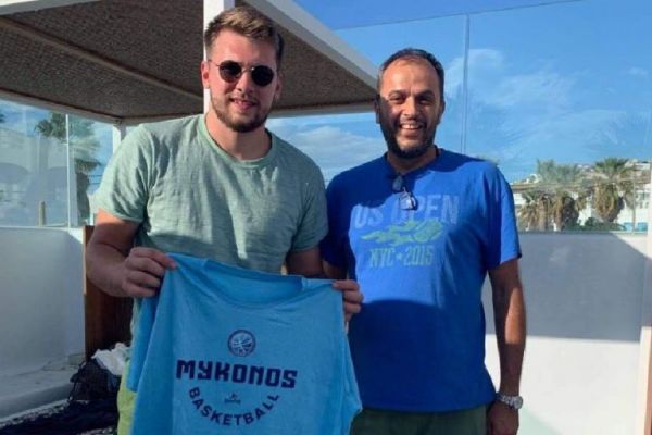 Με φανέλα Α.Ο. Μυκόνου ο Λούκα Ντόντσιτς