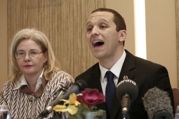 Η Ζαρούλια ενοχλήθηκε από την παρουσία δημοσιογράφων και κάλεσε την αστυνομία