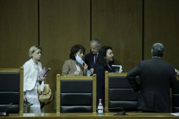 Δίκη Χρυσής Αυγής : «Εξοργιστική η πρόταση της εισαγγελέως»