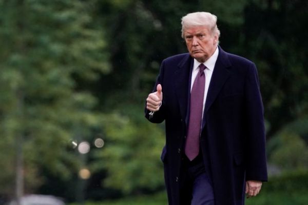 Όταν ο Τραμπ… ξόρκιζε τον κοροναϊό