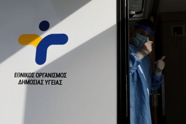 Κοροναϊός :  Σενάριο για 2-3.000 κρούσματα μετά τα Χριστούγεννα