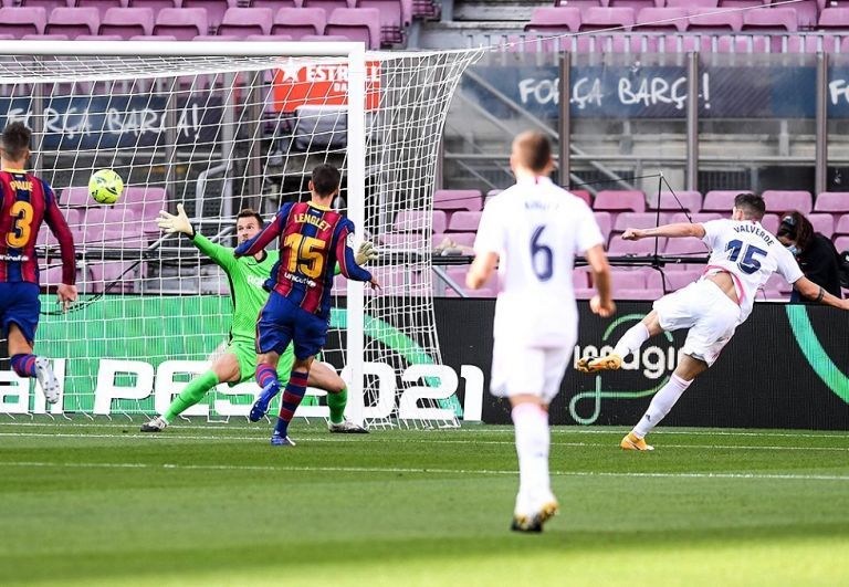 Προβάδισμα της Ρεάλ με Βαλβέρδε, άμεση απάντηση με Φατί για την Μπαρτσελόνα