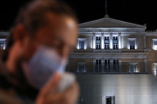 Κοροναϊός : Εφιάλτης με τα ενεργά κρούσματα στην Αττική – Νοσούν 28.000 έως 40.000 άνθρωποι
