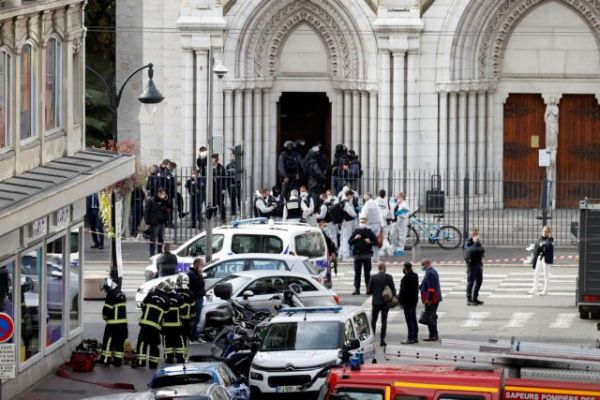 Επίθεση στη Νίκαια : Σοκαρισμένη η Γαλλία από την τρομοκρατική επίθεση του 21χρονου