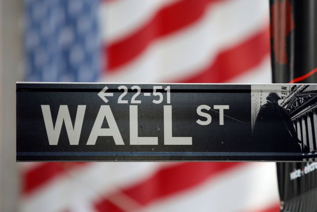 Τη χειρότερη εβδομάδα από τον Μάρτιο ολοκλήρωσε η Wall Street
