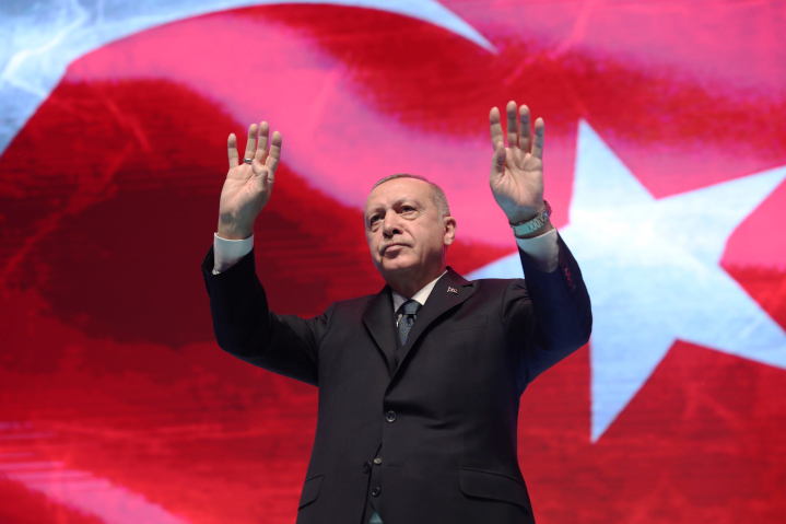 «Η Τουρκία είμαι εγώ»: Ο Ερντογάν θέλει να γίνει κληρονόμος όλης της ιστορίας του… Ισλάμ