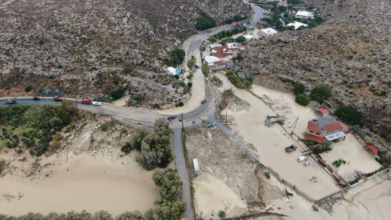 Κακοκαιρία: Εικόνες βιβλικής καταστροφής στην Κρήτη – Κινηματογραφική διάσωση γυναίκας που κινδύνεψε