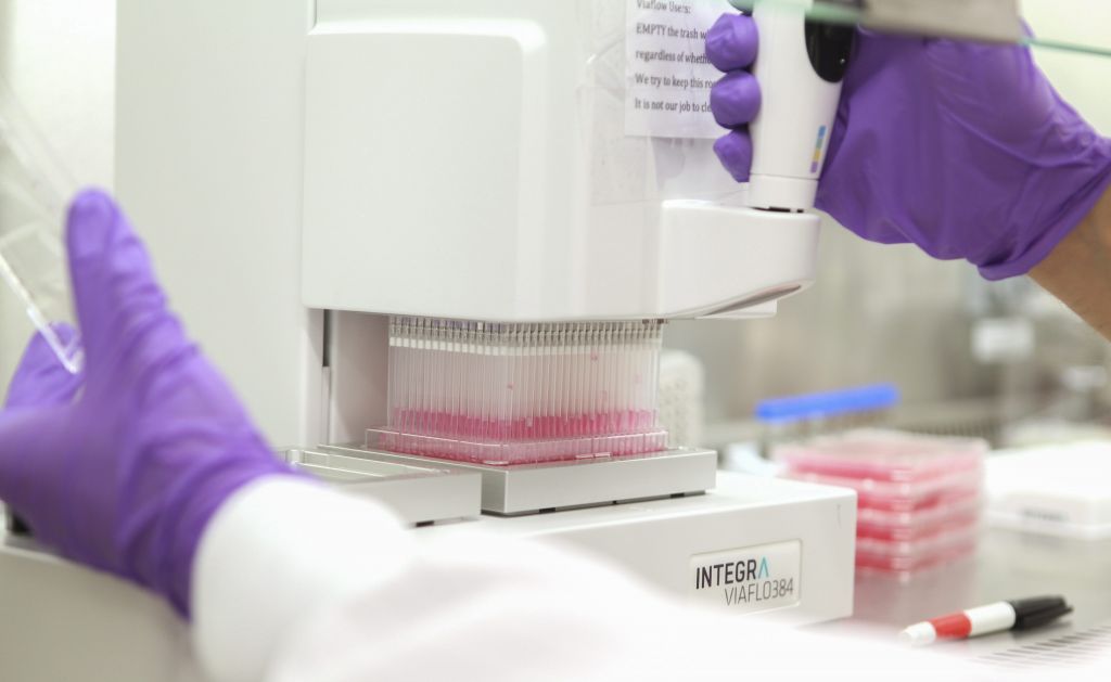 Κοροναϊός : Τι σημαίνει πραγματικά η μείωση των αντισωμάτων των ιαθέντων;