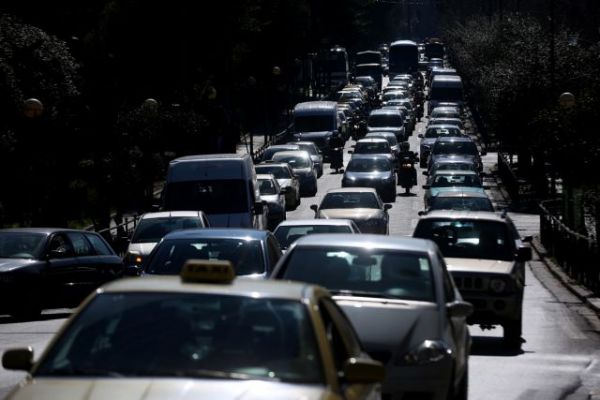 Καραμπόλα στη Λ. Μεσογείων – Πού είναι αυξημένη η κίνηση
