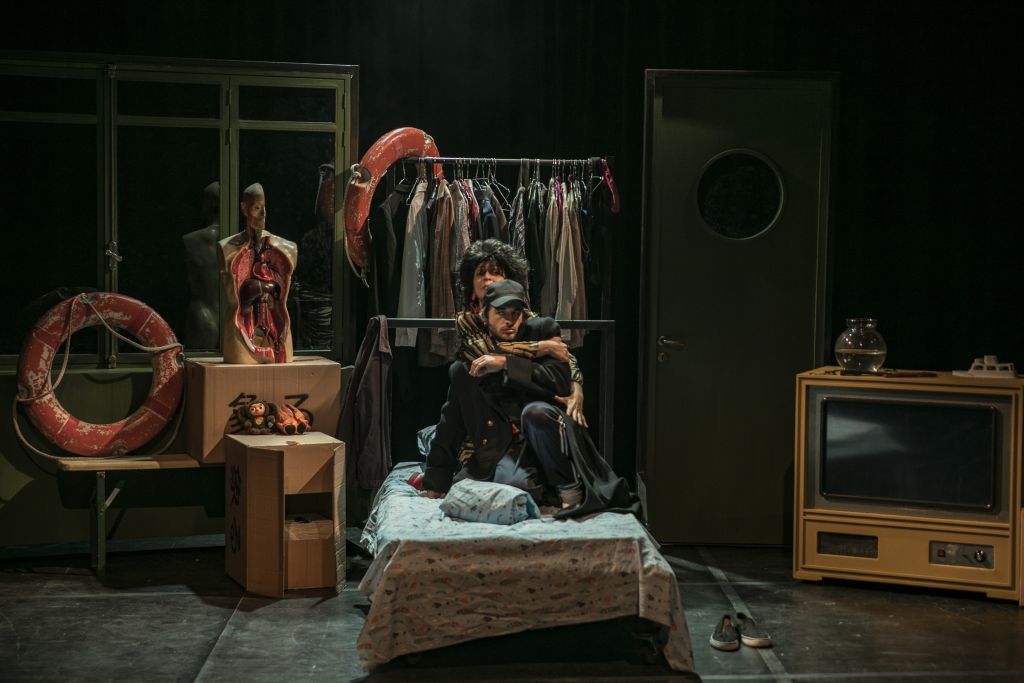 Δείτε το τρέιλερ της παράστασης «Παίζοντας το θύμα» από το Εθνικό Θέατρο