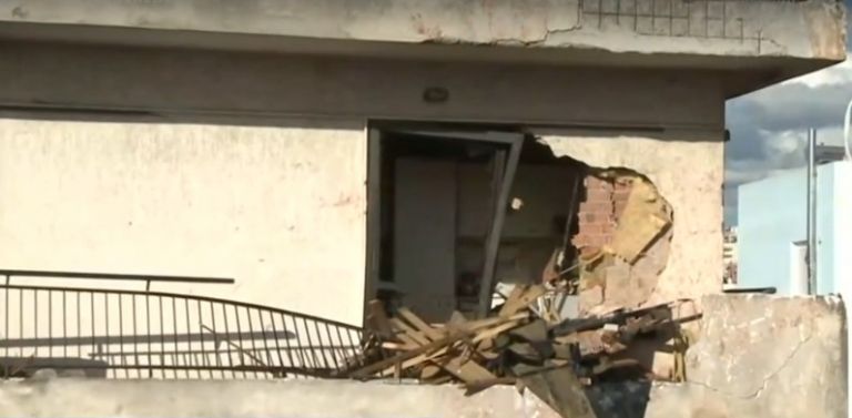 Κακοκαιρία: Σοκάρουν οι εικόνες μέσα από το σπίτι 67χρονης στο Νέο Ηράκλειο